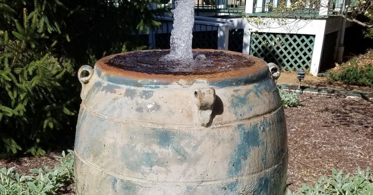 Color Selection Guide for Outdoor Pottery Fountains